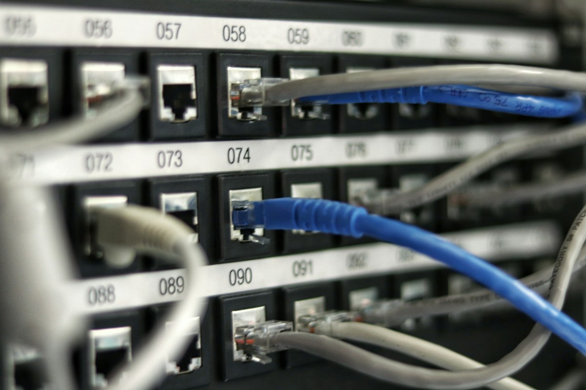 Cloudflare edge caching architecture and lightweight server-side asset pruning